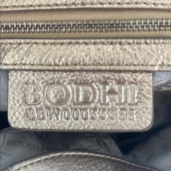 BODHI BRAND GOLD METALLIC LEATHER SHOULDER BAG SILVER HARDWARE WITH SILVER STUDS